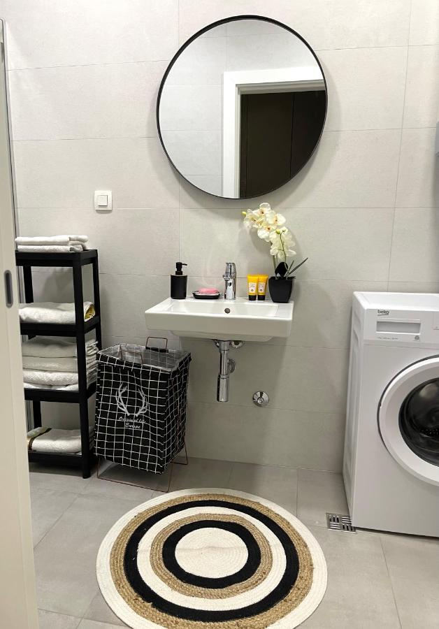 Suncoast Suites Бар Екстериор снимка
