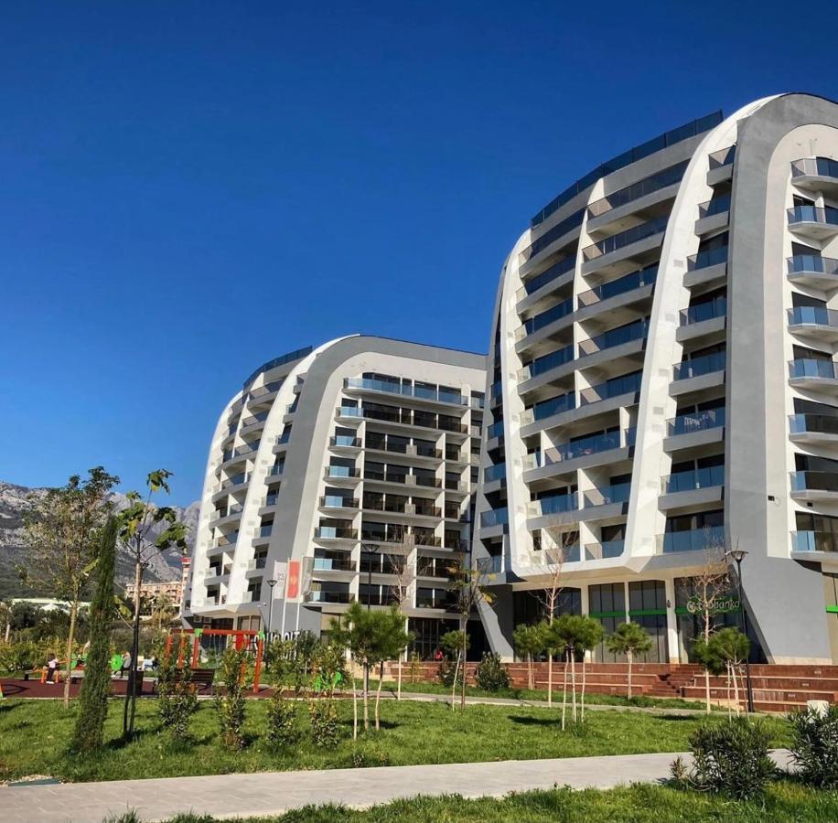 Suncoast Suites Бар Екстериор снимка
