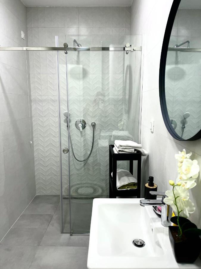 Suncoast Suites Бар Екстериор снимка