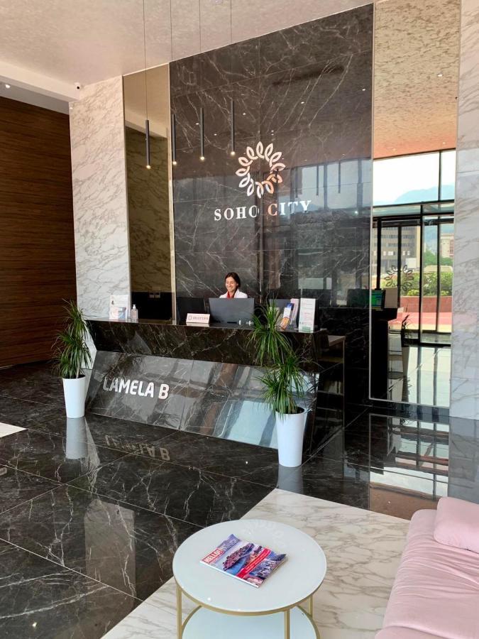Suncoast Suites Бар Екстериор снимка