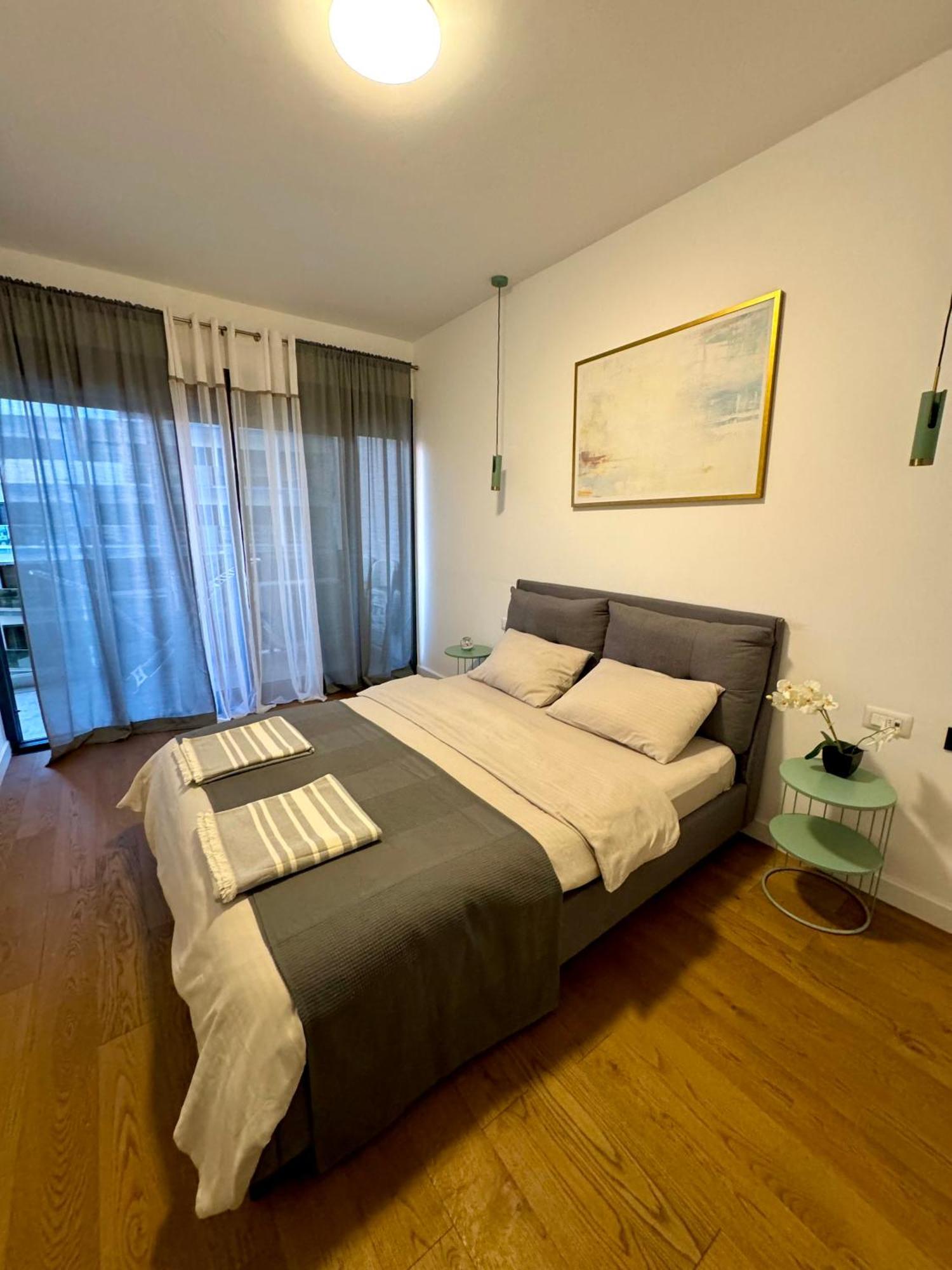 Suncoast Suites Бар Екстериор снимка